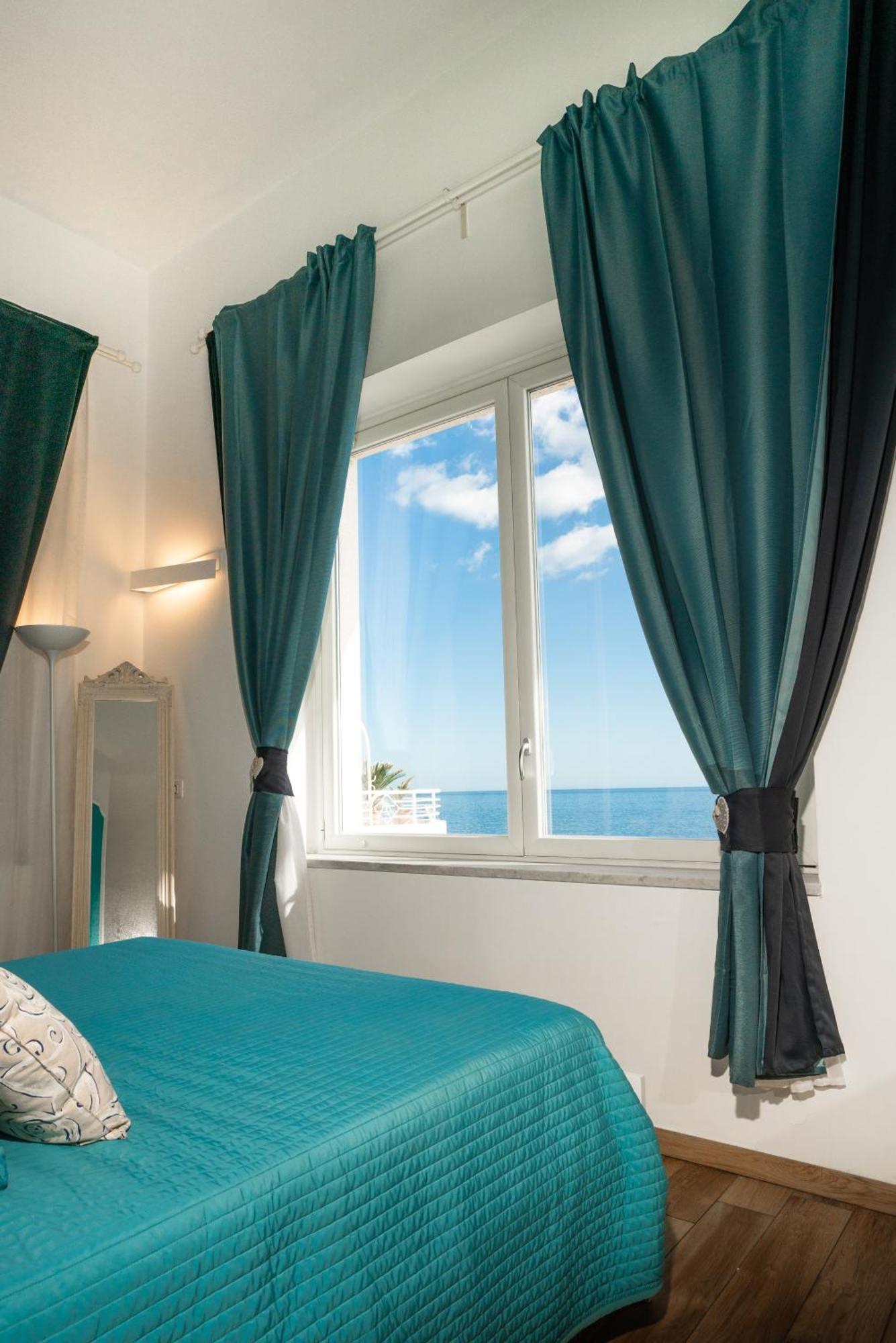 Marlove Sea View Bed & Breakfast *